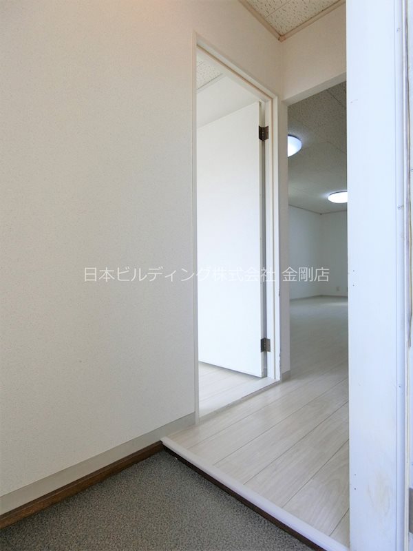 シャトード・イワネ１１号館 玄関