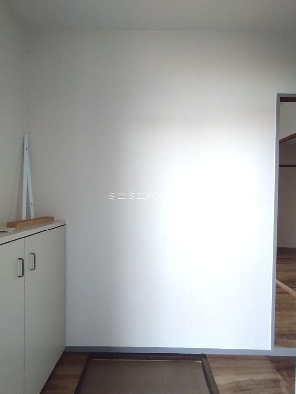 シャトード・イワネ１１号館 玄関