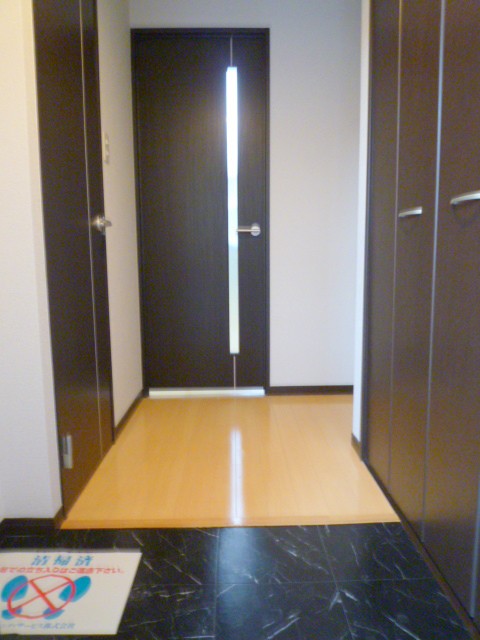 ルーチェⅢ番館 玄関