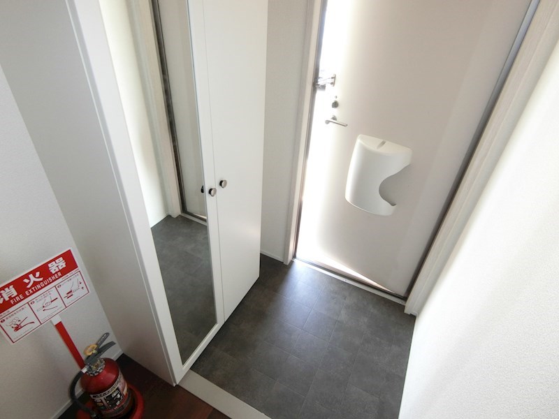 フレアコート 玄関