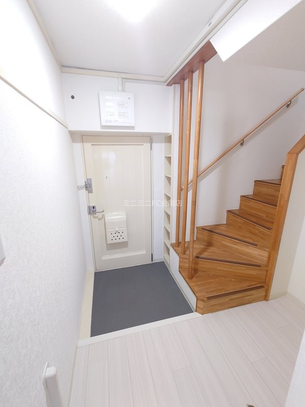 UR泉北原山台一丁団地3号棟  玄関