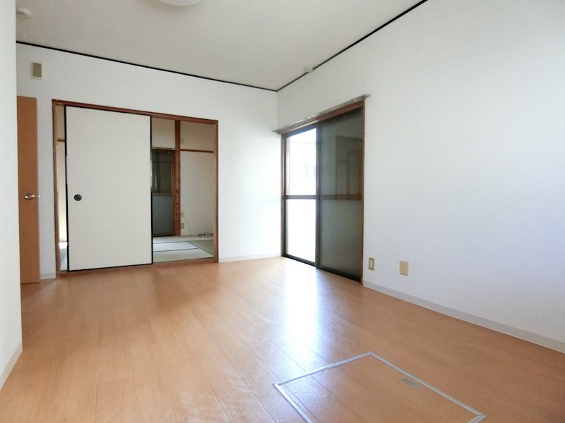 向陽台５丁目戸建 リビング