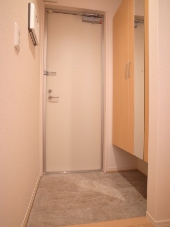 モア・サンハイム 玄関