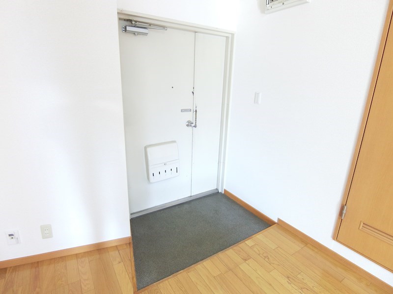 シャングリラ深井 玄関