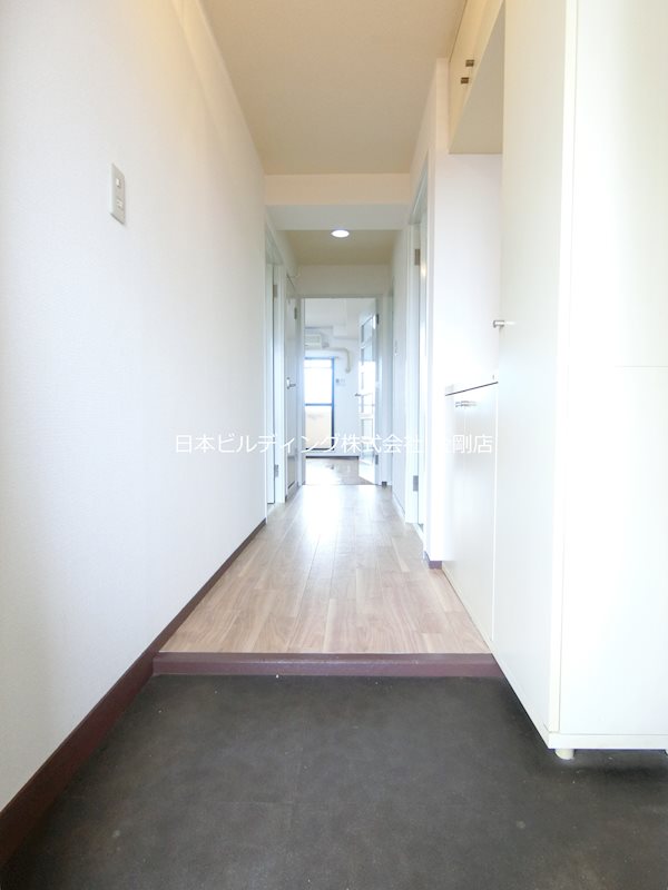 メゾンアザレア 玄関