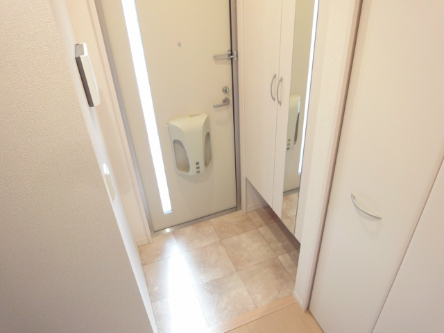 レフィナード 玄関