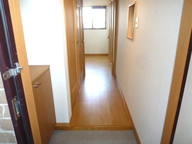 レーゲンボーゲン大美野 玄関