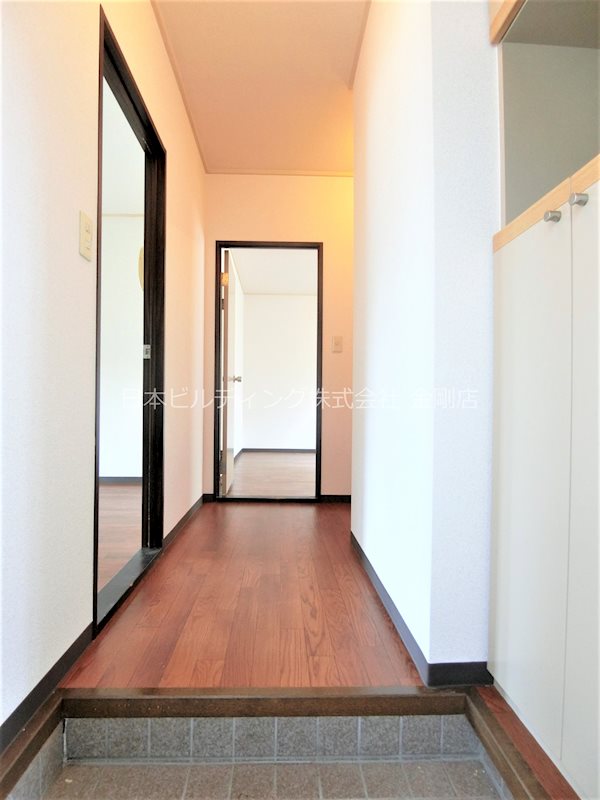 メゾン栄. 玄関