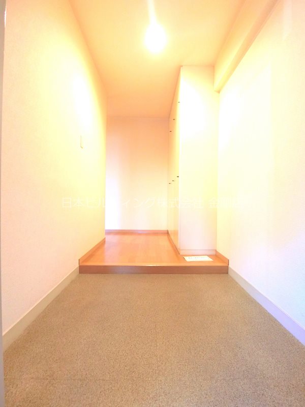 ガーデンシティコープ金剛東8棟 玄関