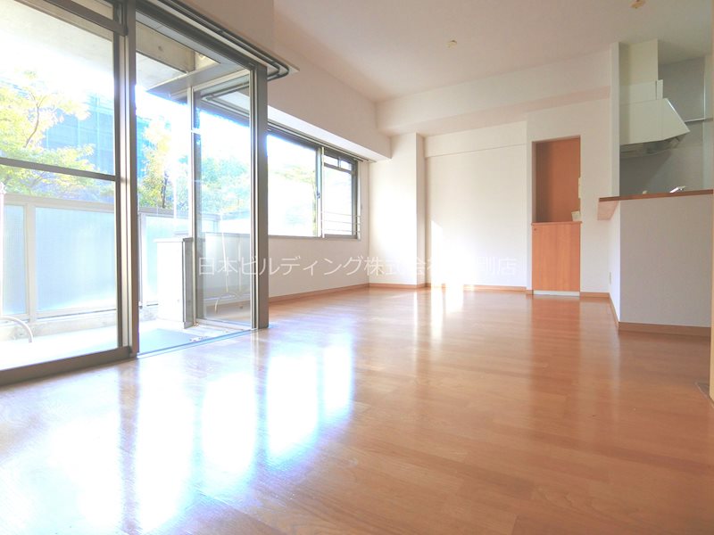 ガーデンシティコープ金剛東8棟 リビング