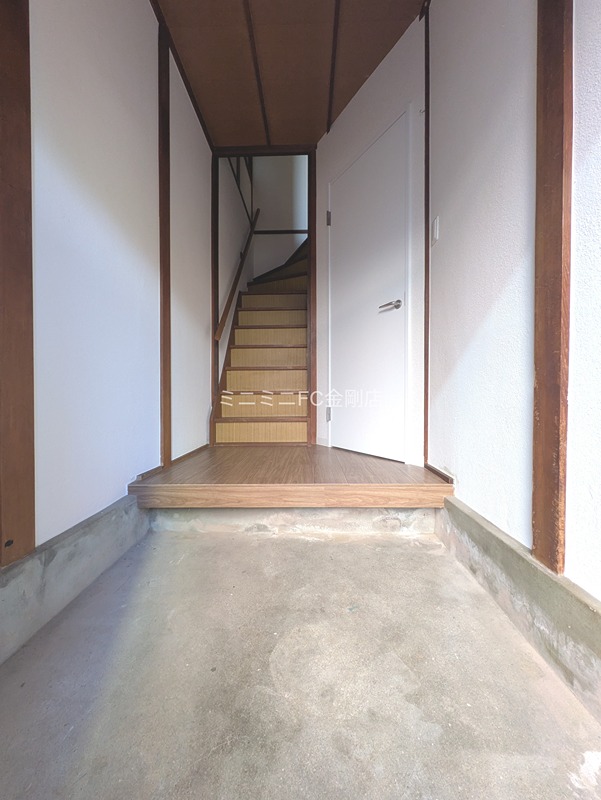 堀上町戸建 玄関