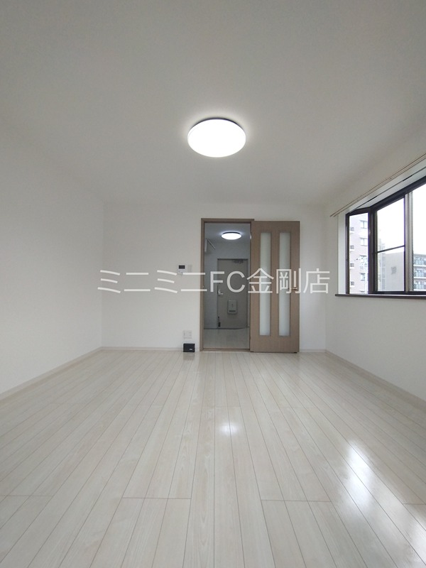 アミューズＳＵＧＡ リビング