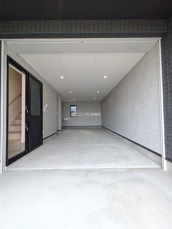 East Garage Place その他外観1