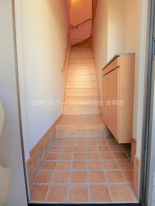 フィオーレ松ヶ丘 玄関