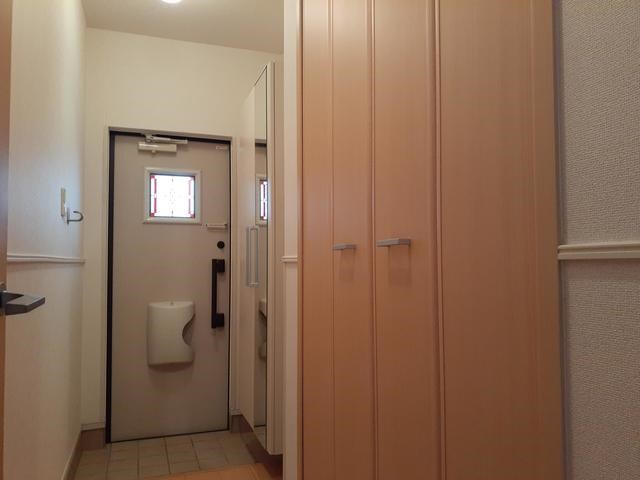 シェーネ　康 玄関