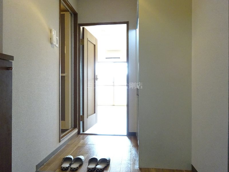 シャルマン芳春 玄関