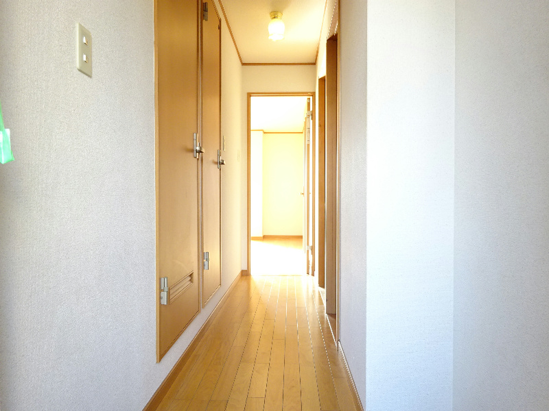 シャングリラ深井 玄関