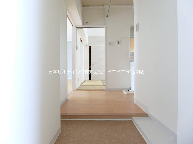 ＵＲ金剛団地　64号棟 玄関