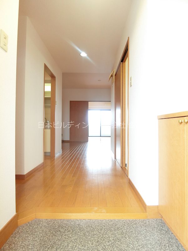 セカンドパレス 玄関