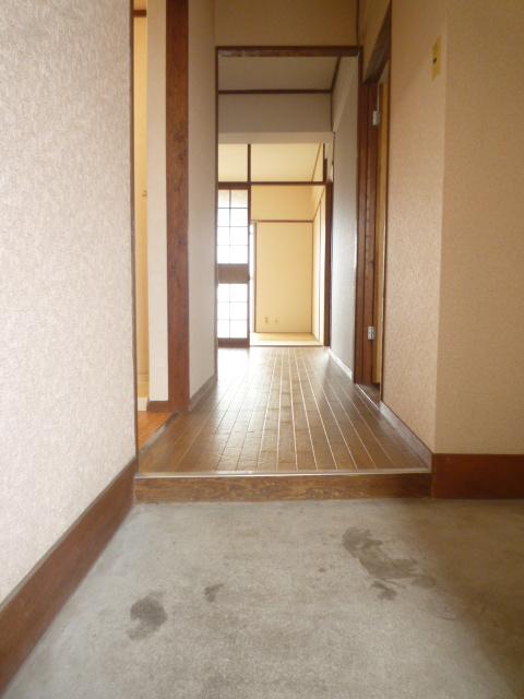 石坂スカイハイツ 玄関