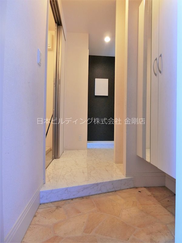 ファミリア金剛 玄関