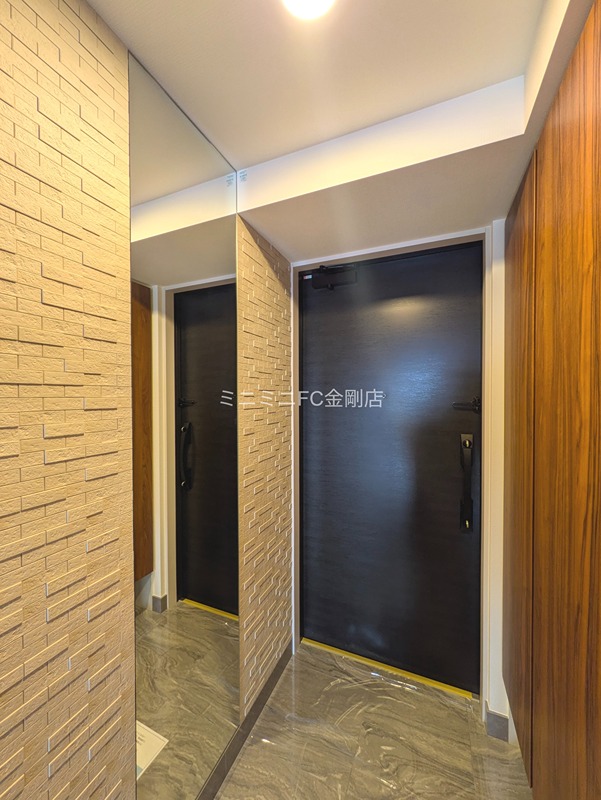 ヴェリテ金剛ルネクロスサイト 玄関