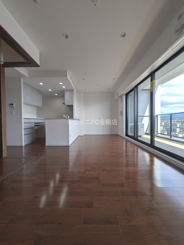 ヴェリテ金剛ルネクロスサイト リビング