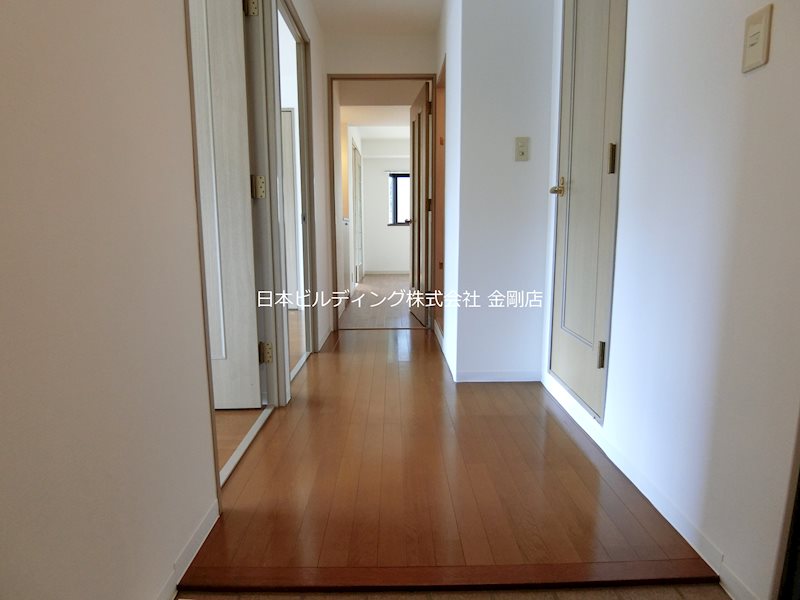 ローズホール 玄関