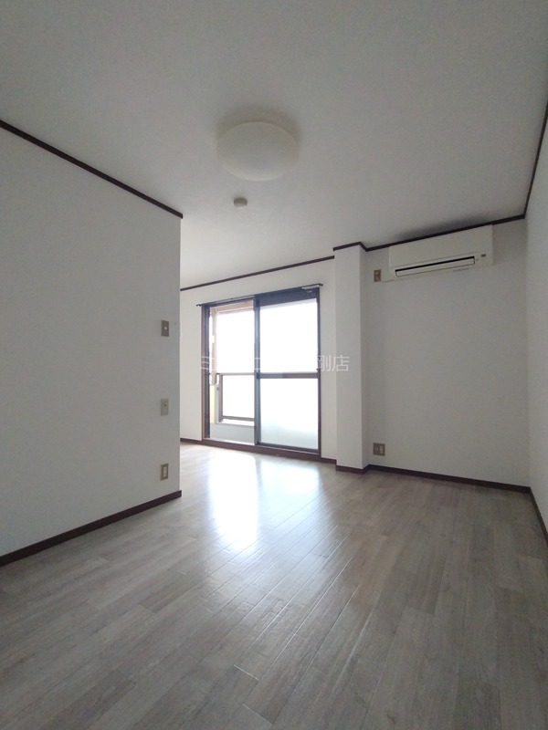 クレインファースト リビング