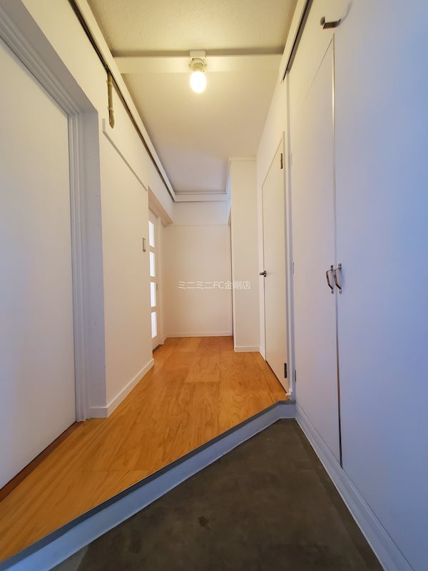 UR泉北茶山台二丁団地6棟 玄関