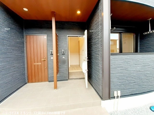 ヒカルサ富田林桜井町 玄関