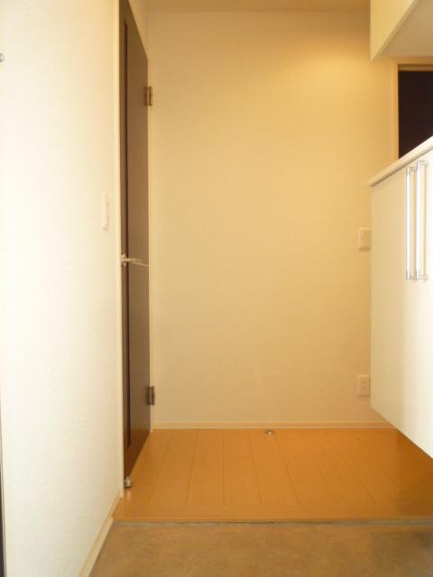 カーサ　サンシビリテ　ドゥーエ 玄関