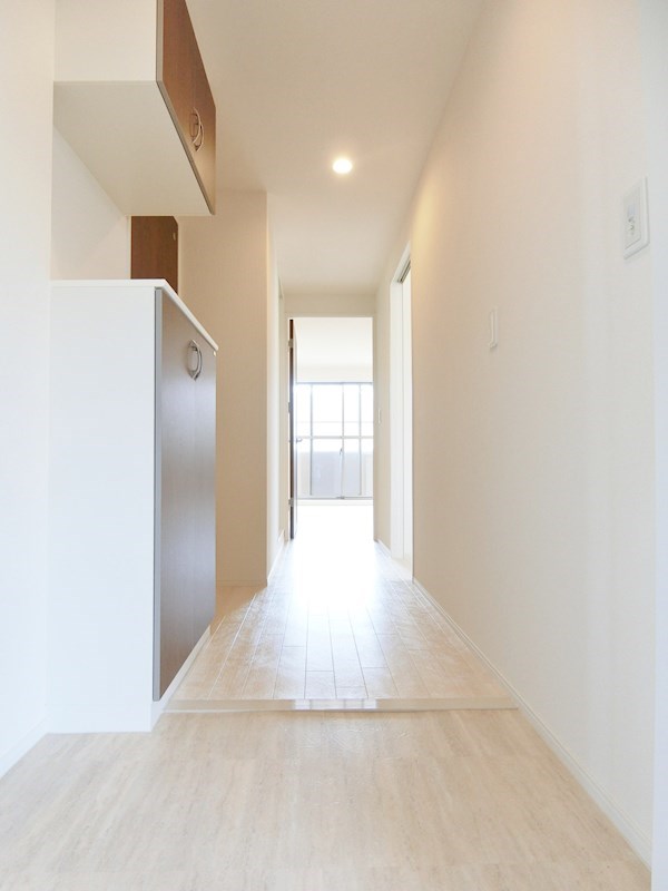 エム・エム・ケーⅡ 玄関