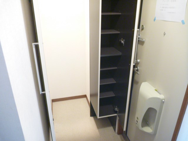 ヴラウニーメゾン・リラ 玄関