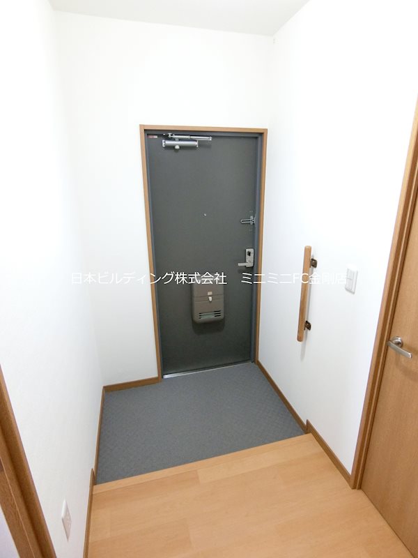 UR小金台団地1号棟 玄関