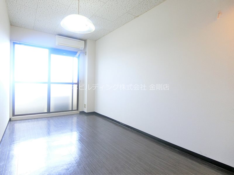 ビレッジ西野 ベッドルーム