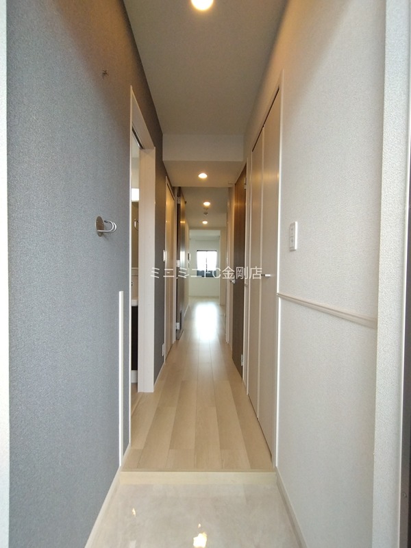 メゾンルミネ若松 玄関