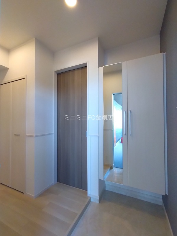 メゾンルミネ若松 玄関