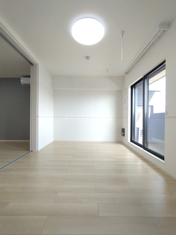 メゾンルミネ若松 リビング