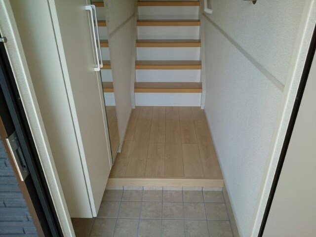 ブランドールＡ 玄関