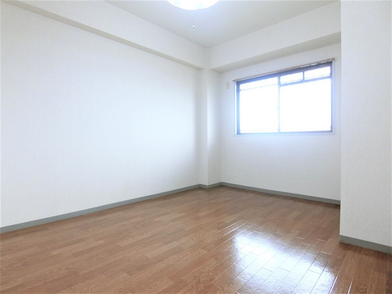 エレガントライフマンション ベッドルーム