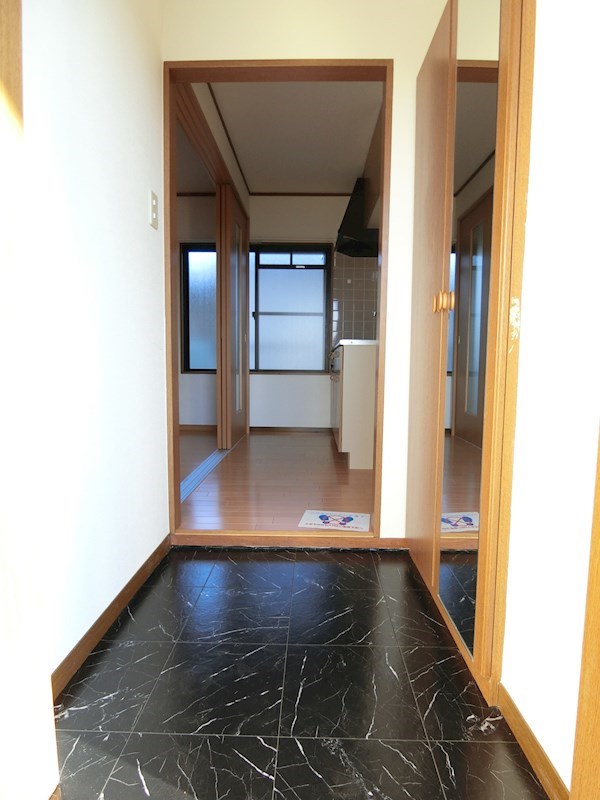 ロイヤル日根野 玄関