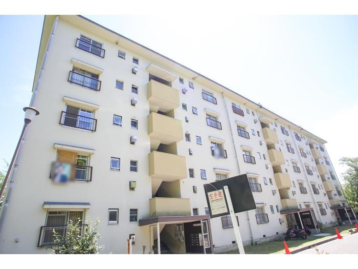 UR泉北茶山台二丁団地4棟 外観