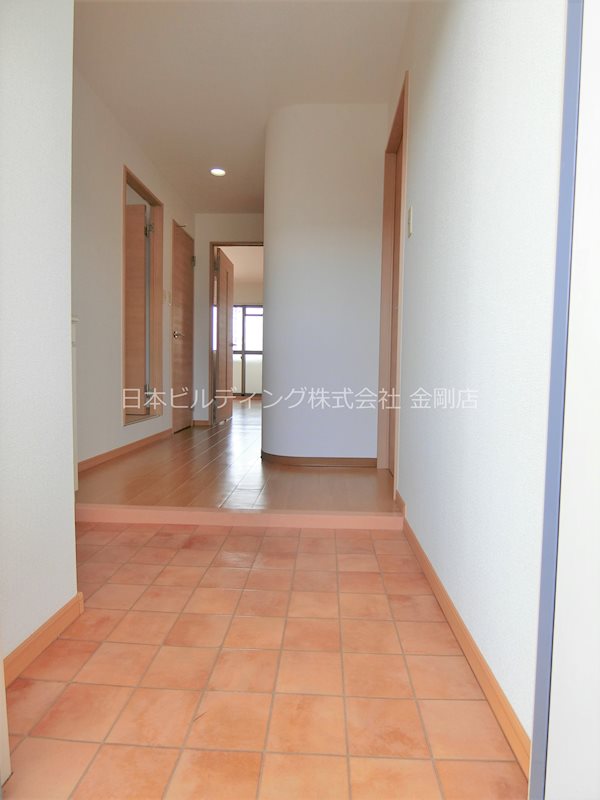 ソルジェンテ金剛 玄関