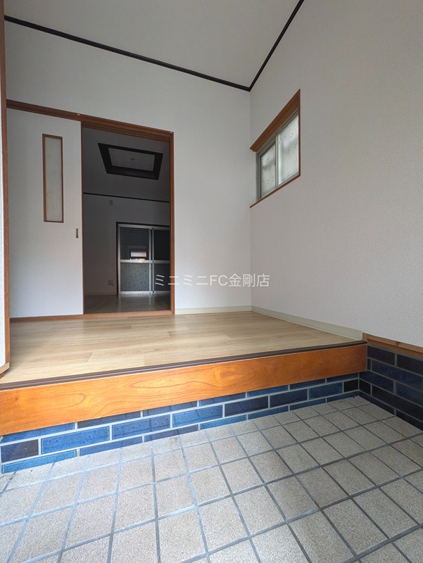 若松町4丁目戸建 玄関