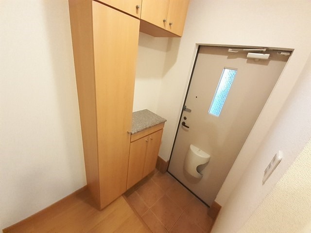 ロイヤルヒルズ高松 玄関