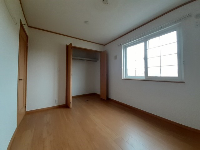 ロイヤルヒルズ高松 ベッドルーム