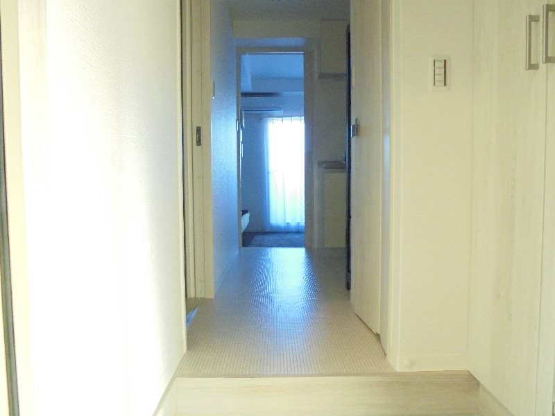 エヌエムトラントイースト 玄関