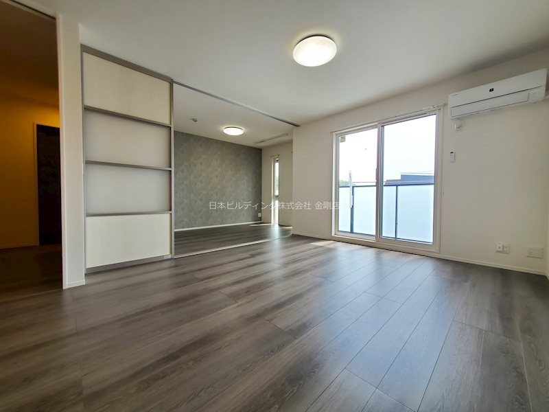 エヌ　プレミール リビング