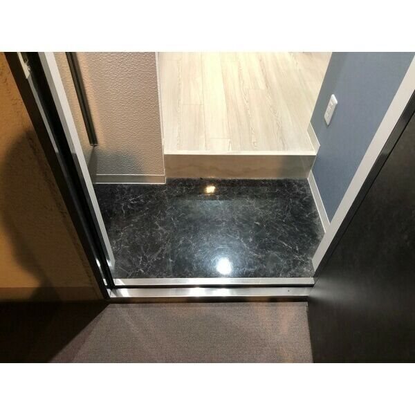 エヌエムヴァントワ 玄関